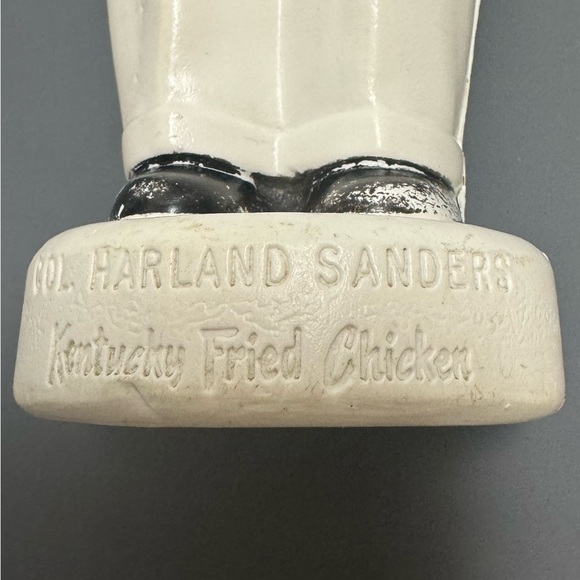 Vintage Colonial Sanders coin bank - Picture 5 of 5